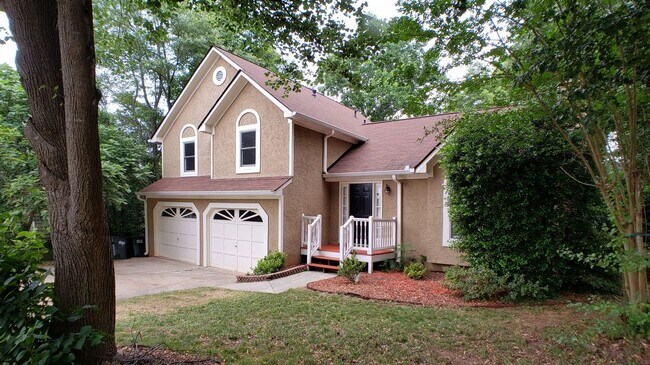 Building Photo - Adorable 3/2.5 Split Level