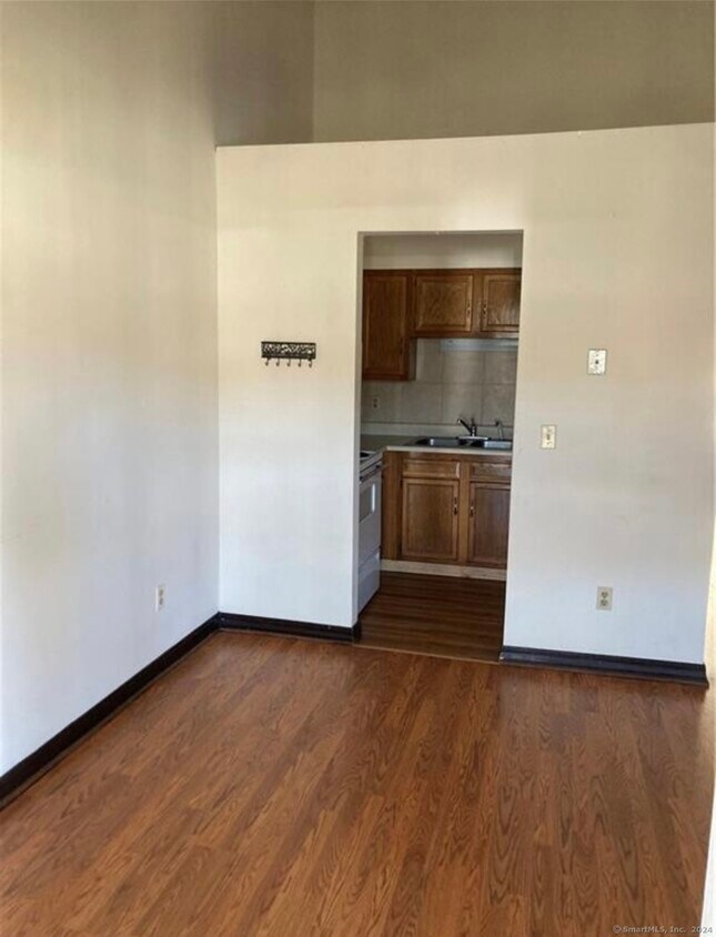 Foto del edificio - 310 S Main St