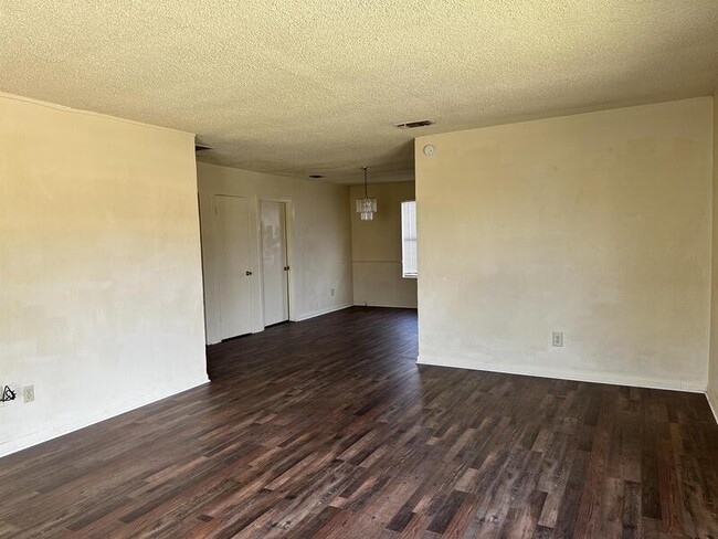 Building Photo - 2811 Granger St