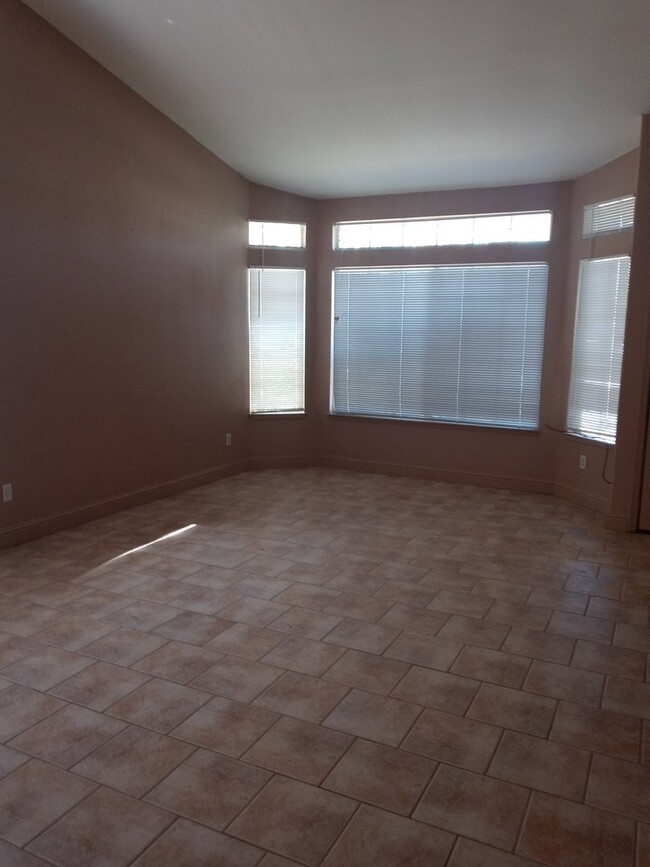 Building Photo - Desirable 1 Story Home in Weston Ranch