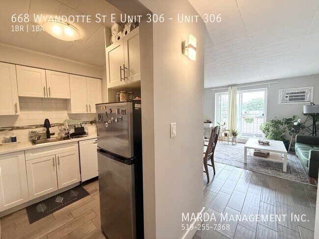 Photo du bâtiment - CHARMING 1 BED/1 BATH UNIT DOWNTOWN + HYDRO!