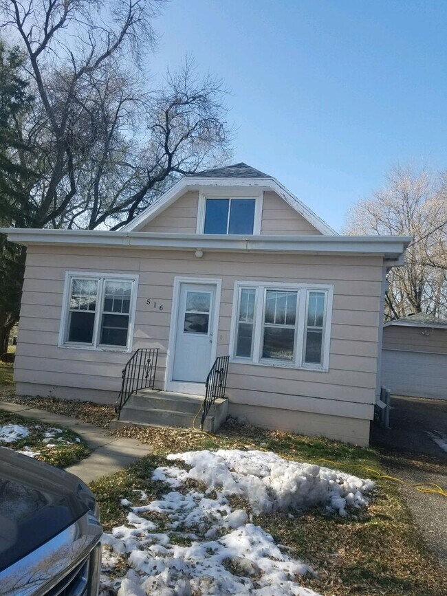 Building Photo - 3 Bedroom 2 bath 1 1/2 story home in Alexa...