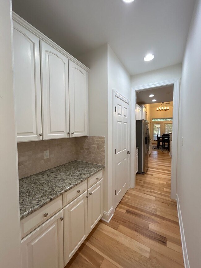 Foto del edificio - 9599 Audley End Ct NW