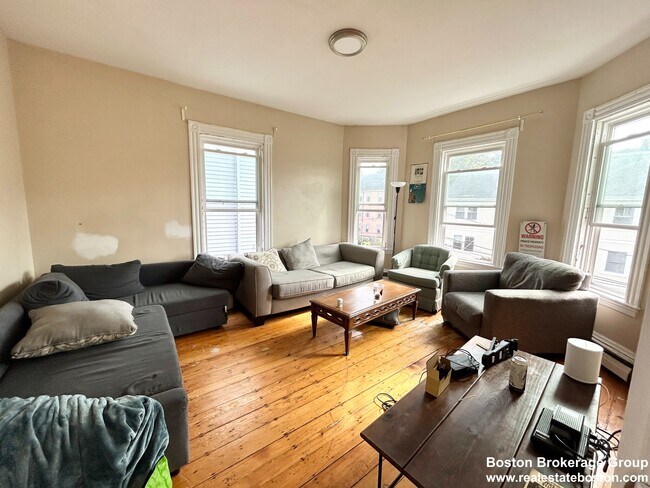 Building Photo - 72 Calumet St