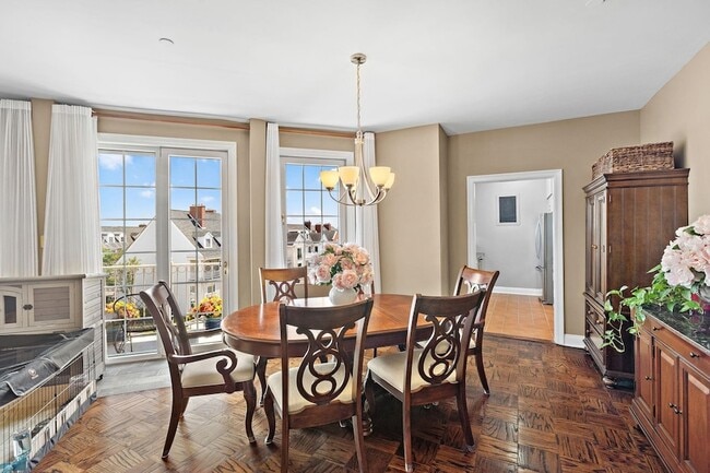 Photo - 205 Shearwater Ct W House