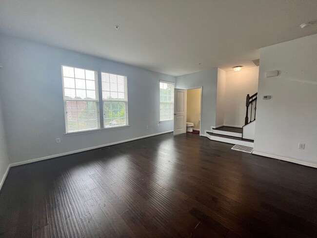 Building Photo - Amazing 3 BR/2 Full BA & 2 Half BA EOG Tow...