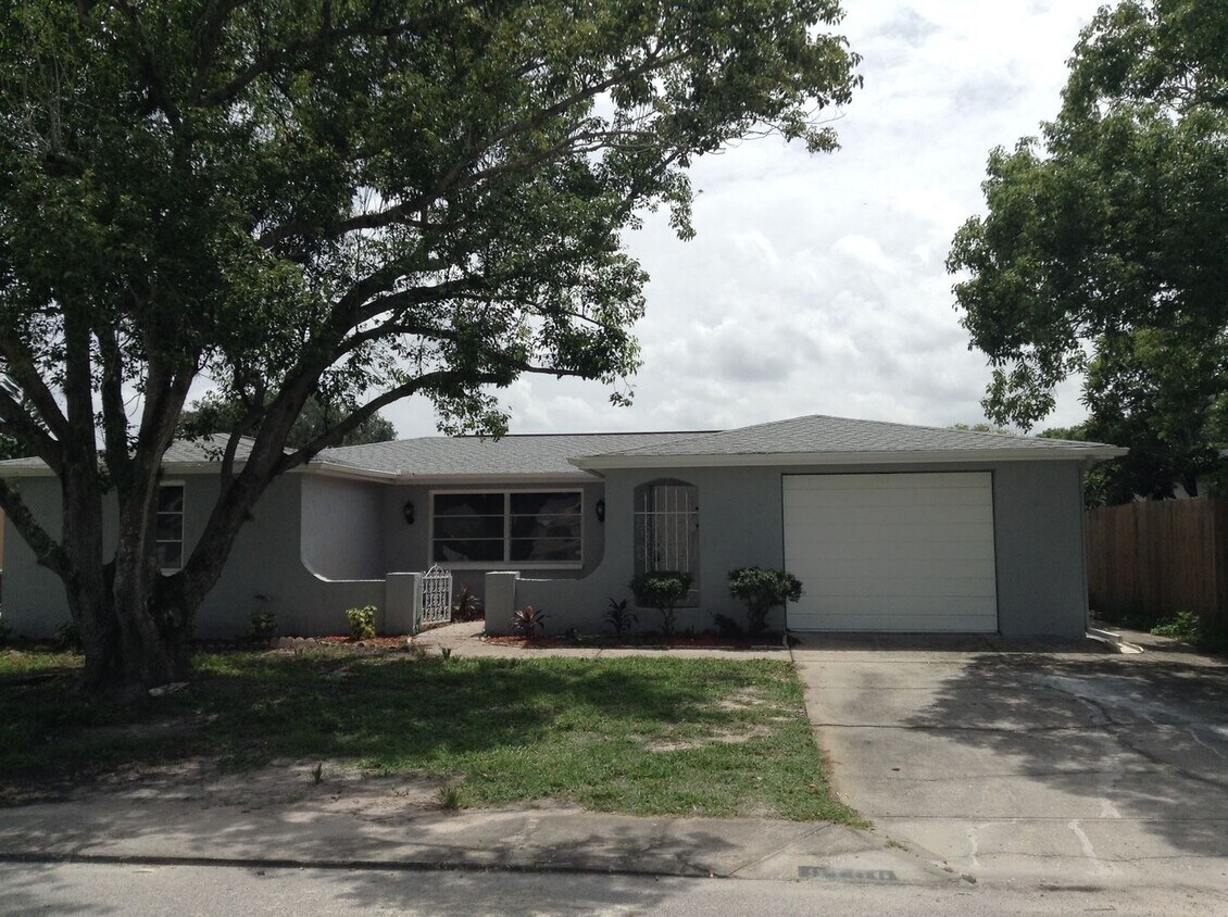 3 br, 2 bath House 9106 GREENBRIAR LANE House Rental in Port Richey