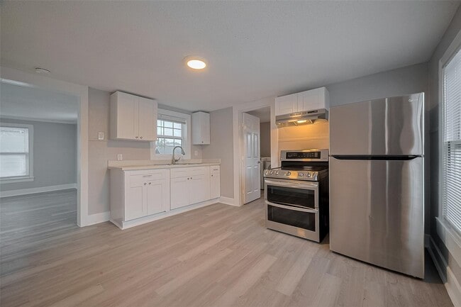 Building Photo - 1401 Collier St