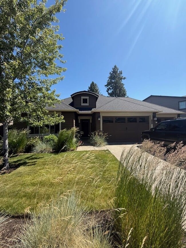 Building Photo - Luxury Single-Level Home with 3-Car Garage...