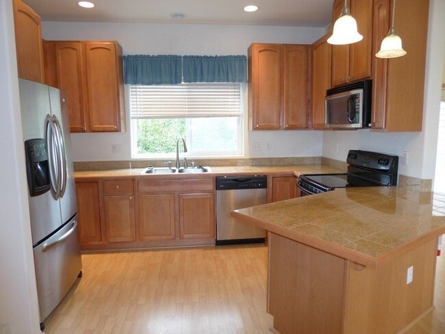Building Photo - Pet Friendly Attached Home w/ Fenced in Yard in the valley!