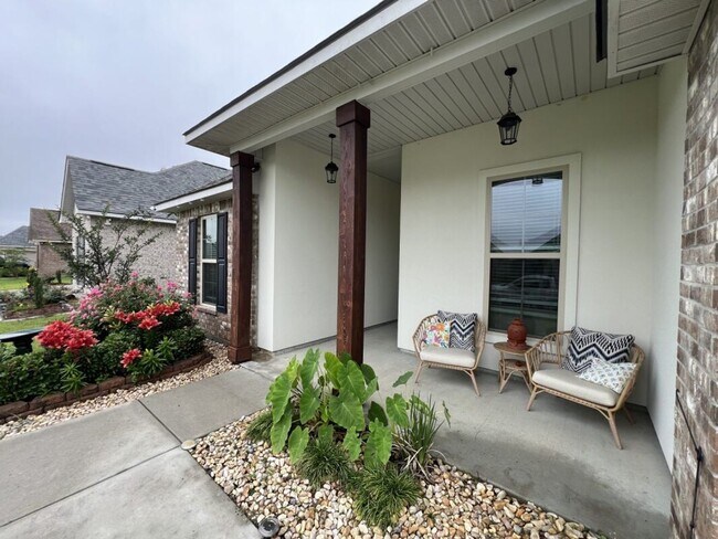 Foto del edificio - Spacious 5 Bedroom Home in Lake Haven – Zachary, LA