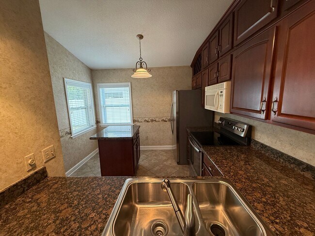 Foto del edificio - Charming 2-Bed, 2-Bath Home in The Reserve...