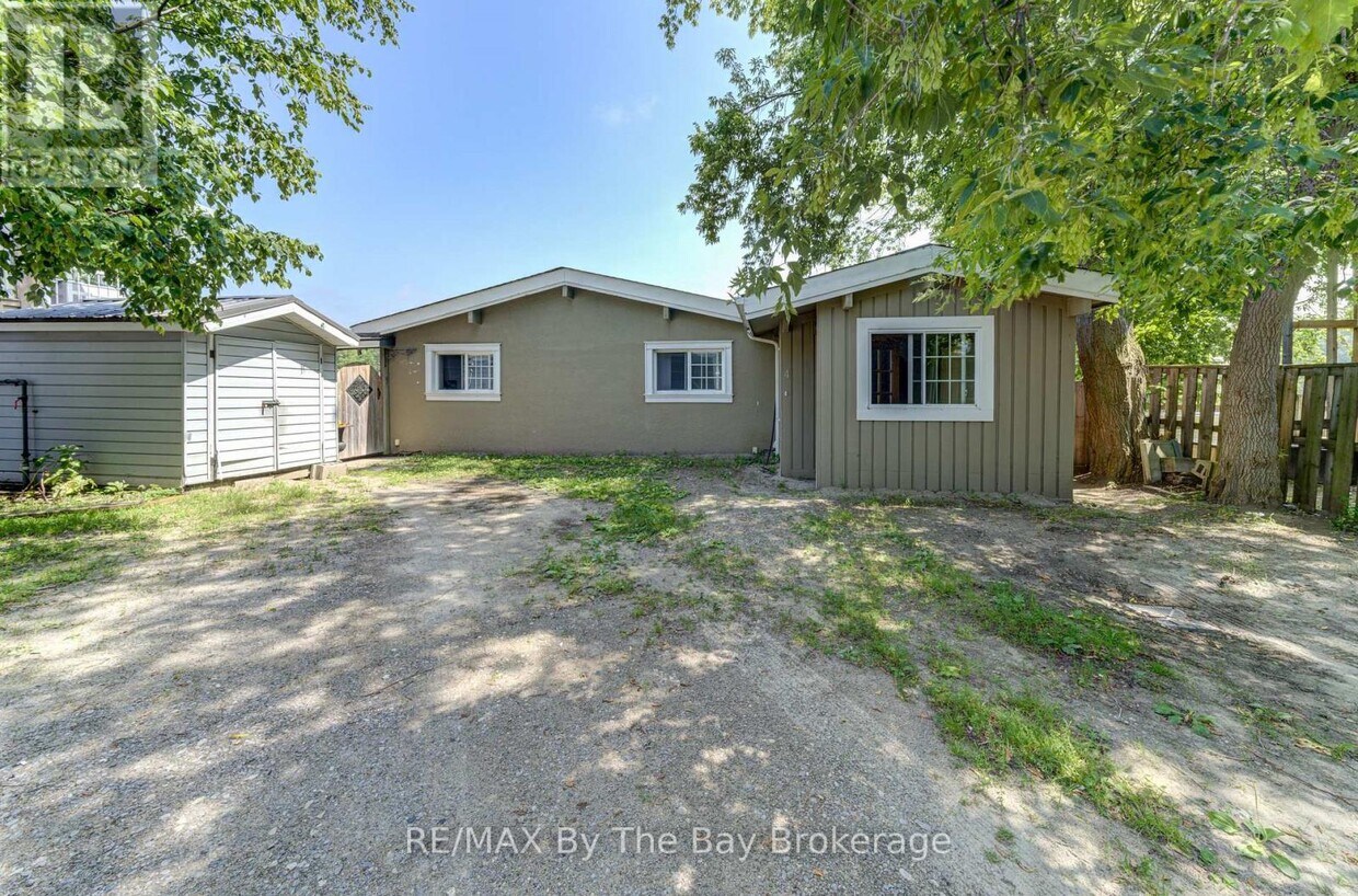 Photo principale - 835-835 Mosley St