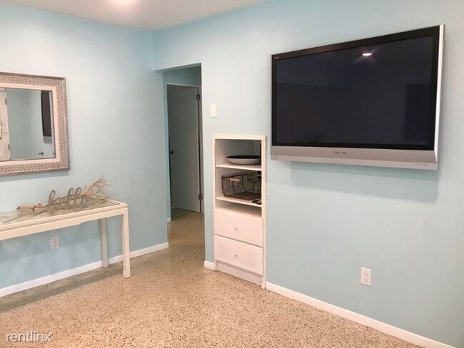 Building Photo - 2 br, 1 bath House - 536 Lafayette Ct