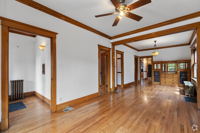 Building Photo - 928 W 32nd St
