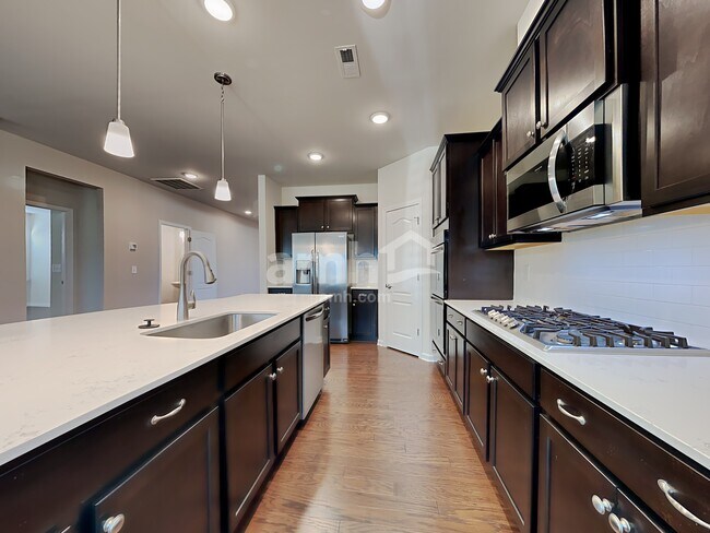 Foto del edificio - 14324 Little Pine Dr