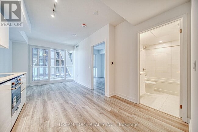 Building Photo - 230 Simcoe St