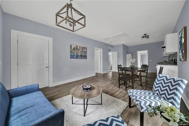 Building Photo - Beautifully renovated 3 bedroom, 2 full bathroom in Rock Hill