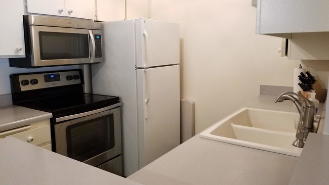 Kitchen (View #2) - 7765 W 91st St
