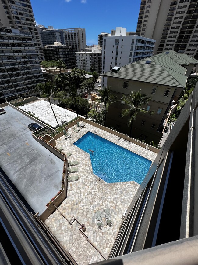 Building Photo - 2121 Ala Wai Blvd
