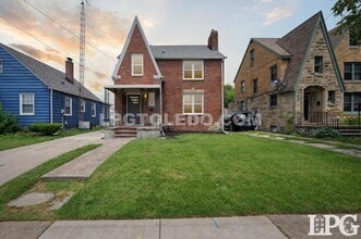 Building Photo - 928 W Gramercy Ave