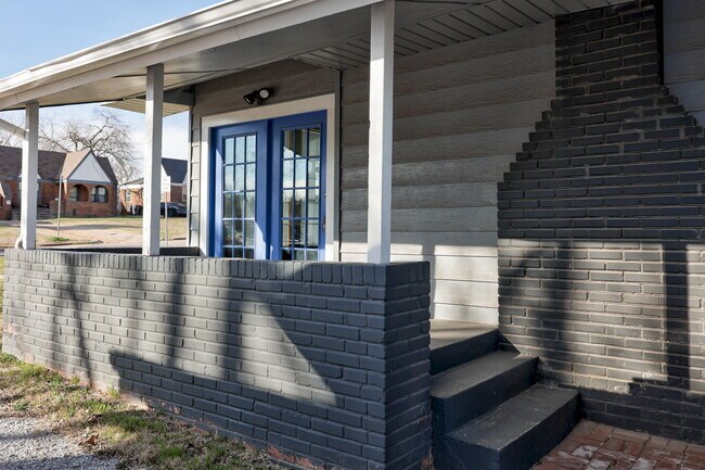 Building Photo - 1715 NW 38th St