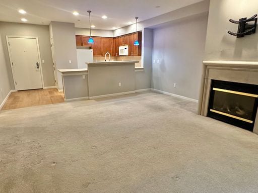 Building Photo - Beautiful 1 bed condo in the heart of Bell...