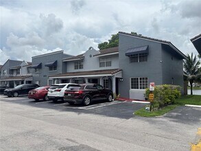 Building Photo - 6910 NW 173rd Dr