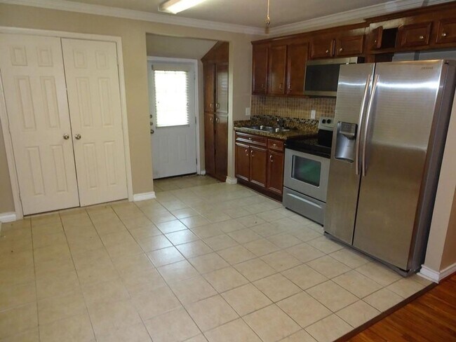 Foto del edificio - 3445 Nathaniel Brown St