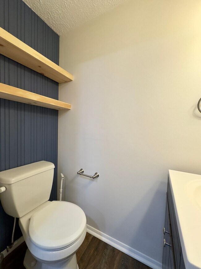 Foto del edificio - Charming 2 Bedroom/1.5 Bathroom End-Row To...