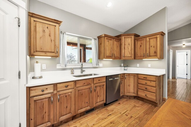 Building Photo - 607 E 420 S