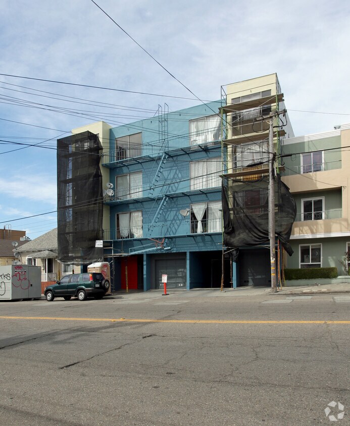 Primary Photo - 168 Sickles Ave