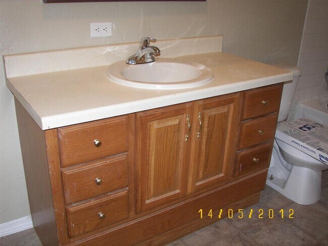 Foto del edificio - 531 Babb Dr