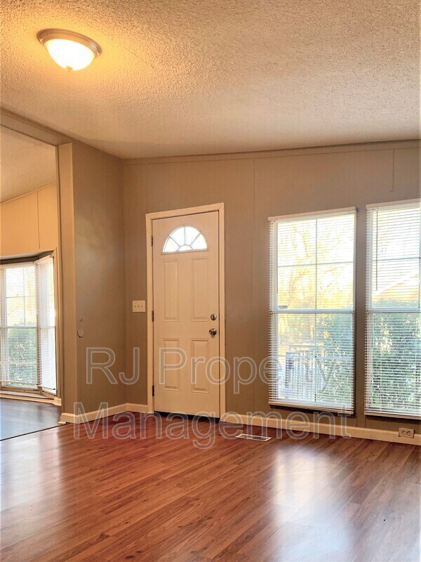 Building Photo - 3599 Bayliss Ave