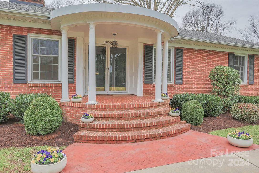 Primary Photo - 3900 Barclay Downs Dr