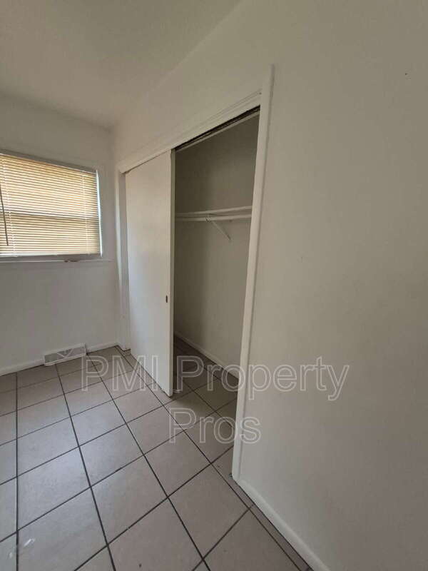 Foto del edificio - 6535 N 58th St