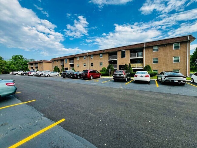 Building Photo - 1405 E Chicago St