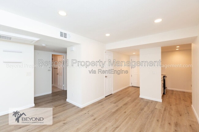 Building Photo - 4452 Mentone St
