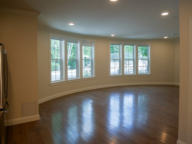 Foto del edificio - 39 Herrick Rd