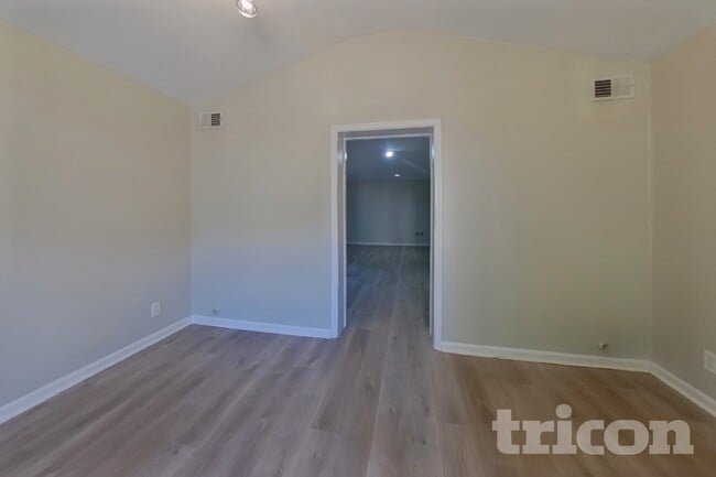 Building Photo - 40 Fair Ridge Ct