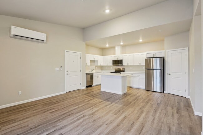 2 dormitorios, 2 baños con rincón - Tahoma Terrace Apartments
