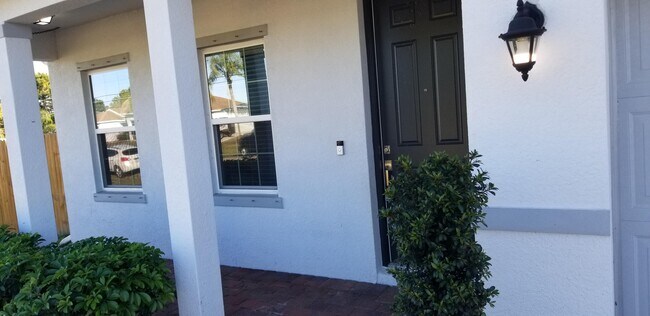 Foto del edificio - 632 SW McCoy Ave