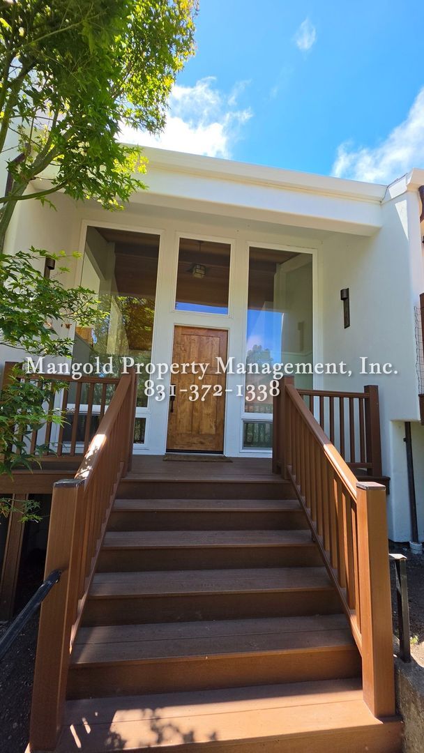 Foto del edificio - Fully Renovated 3BR/2.5BA at the End of a Quiet Monterey Cul-de-Sac