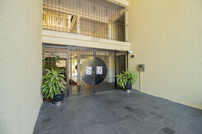 Foto del edificio - 2302 S Manhattan Ave