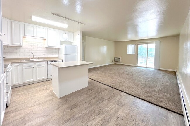 Building Photo - 1375 Everett Ct