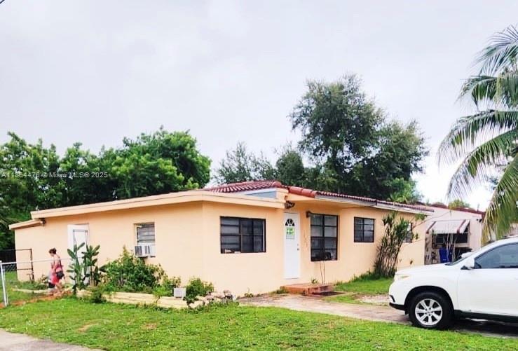 Foto principal - 1051 NE 155th St