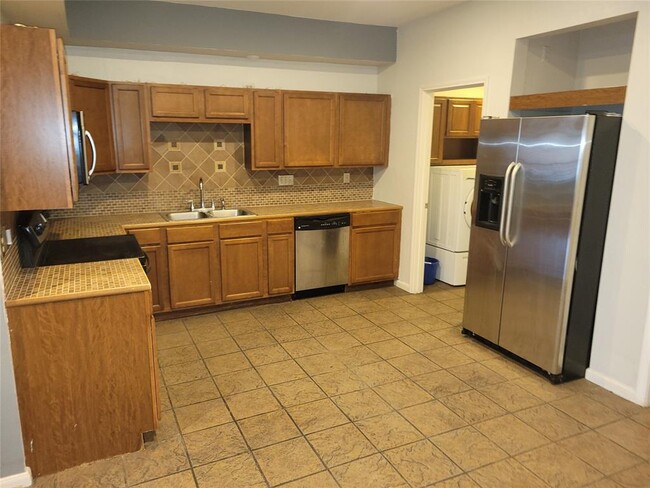 Building Photo - 940 Wycliffe Dr