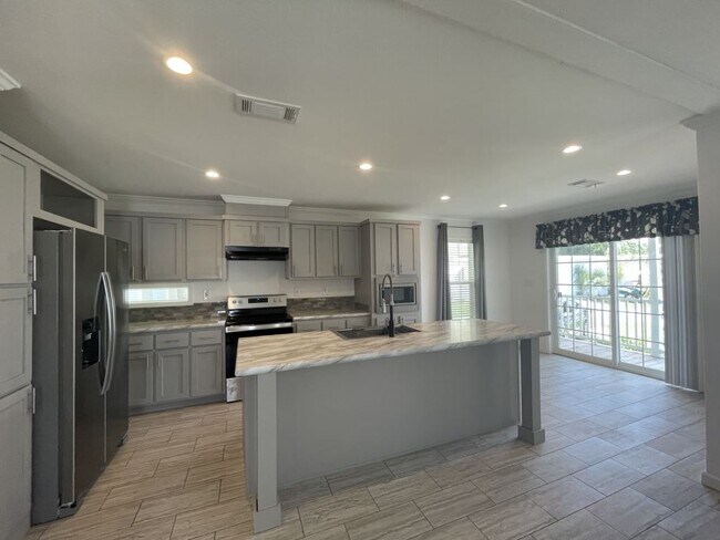 Foto del edificio - 13124 Lemon Ave
