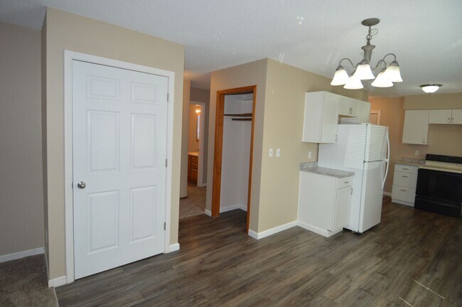 Foto del edificio - 5 Bedroom, 2 Bathroom House for Rent close to UND and Altru Hospital