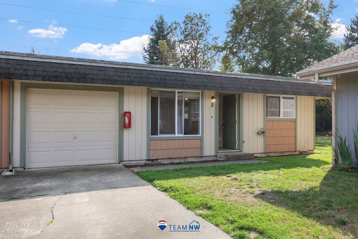 Foto principal - Move in ready! 2 bed 1 bath Olympia duplex!